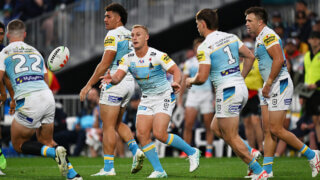 A player from the Gold Coast Titans passes the ball to a team mate